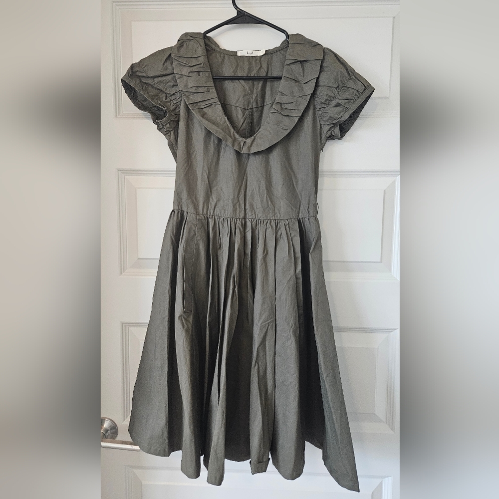 HAZEL Small knee length dress.  Olive green. W/pockets. Cotton. Like new.No belt